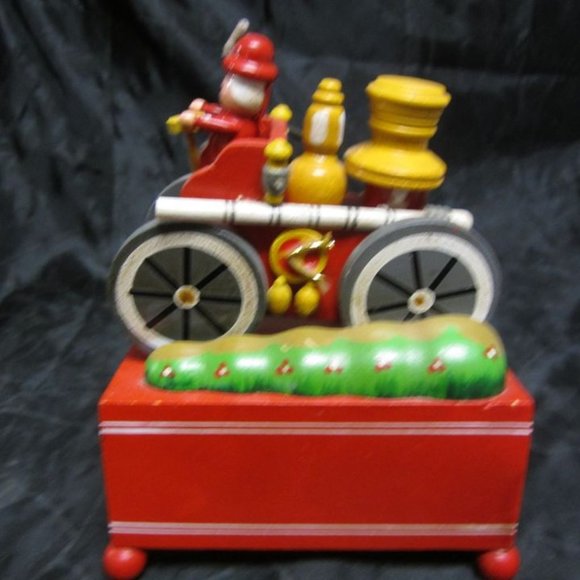 VINTAGE 1982 SCHMID COLLECTIBLE HANDCRAFTED WOODEN FIREPUMPER MUSIC BOX - Picture 3 of 8